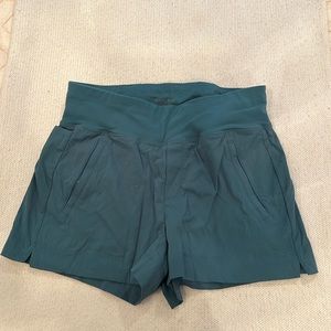 Athleta women’s teal activewear shorts size 6
